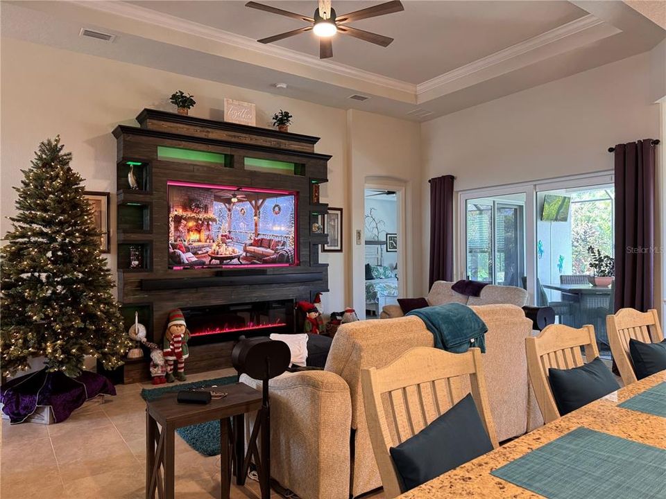 En Venta: $679,900 (3 camas, 3 baños, 1839 Pies cuadrados)