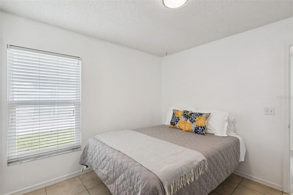 Под контрактом: $449,000 (3 спален, 2 ванн, 1526 Квадратных фут)