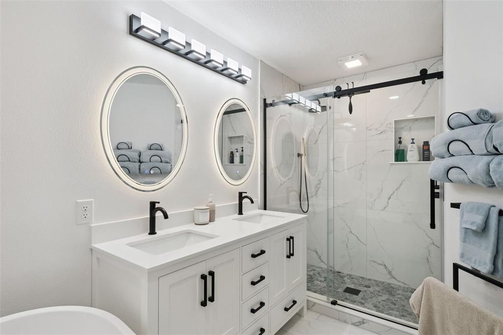 Под контрактом: $449,000 (3 спален, 2 ванн, 1526 Квадратных фут)