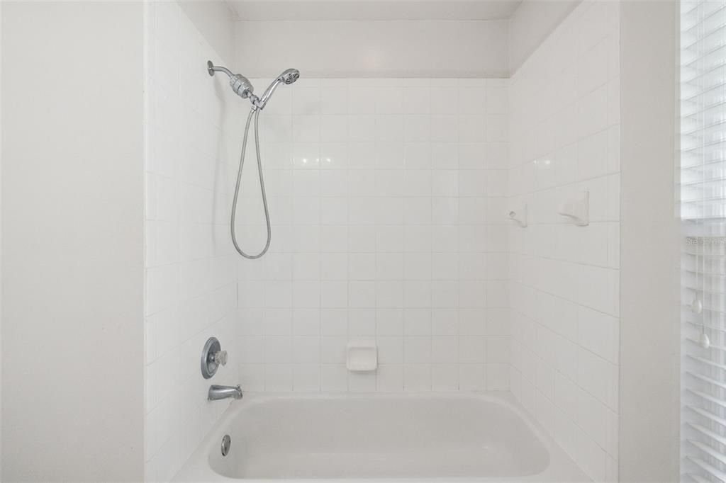 Под контрактом: $449,000 (3 спален, 2 ванн, 1526 Квадратных фут)