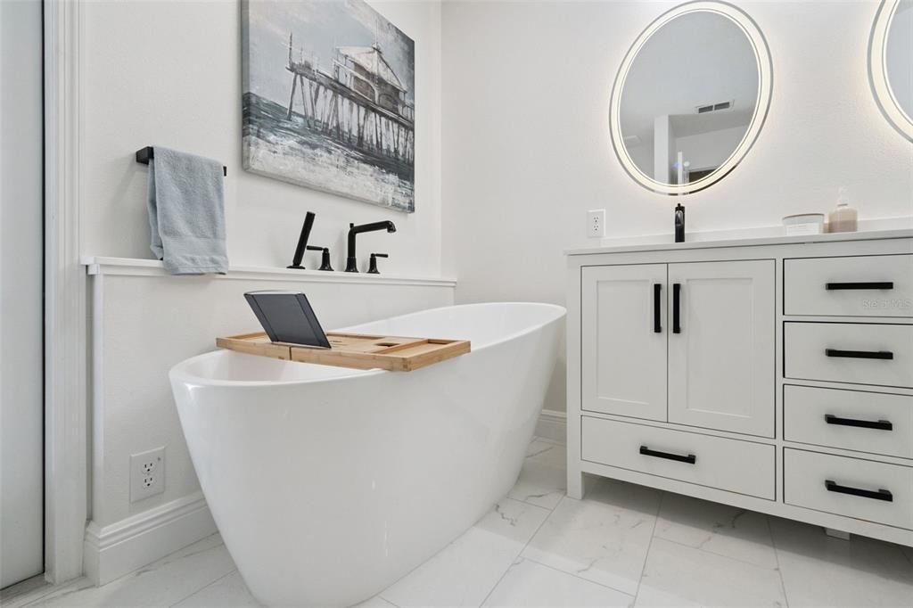 Под контрактом: $449,000 (3 спален, 2 ванн, 1526 Квадратных фут)