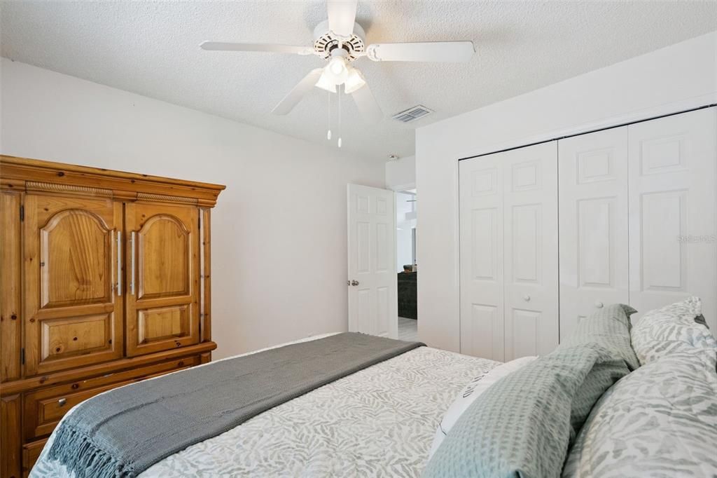 Под контрактом: $449,000 (3 спален, 2 ванн, 1526 Квадратных фут)