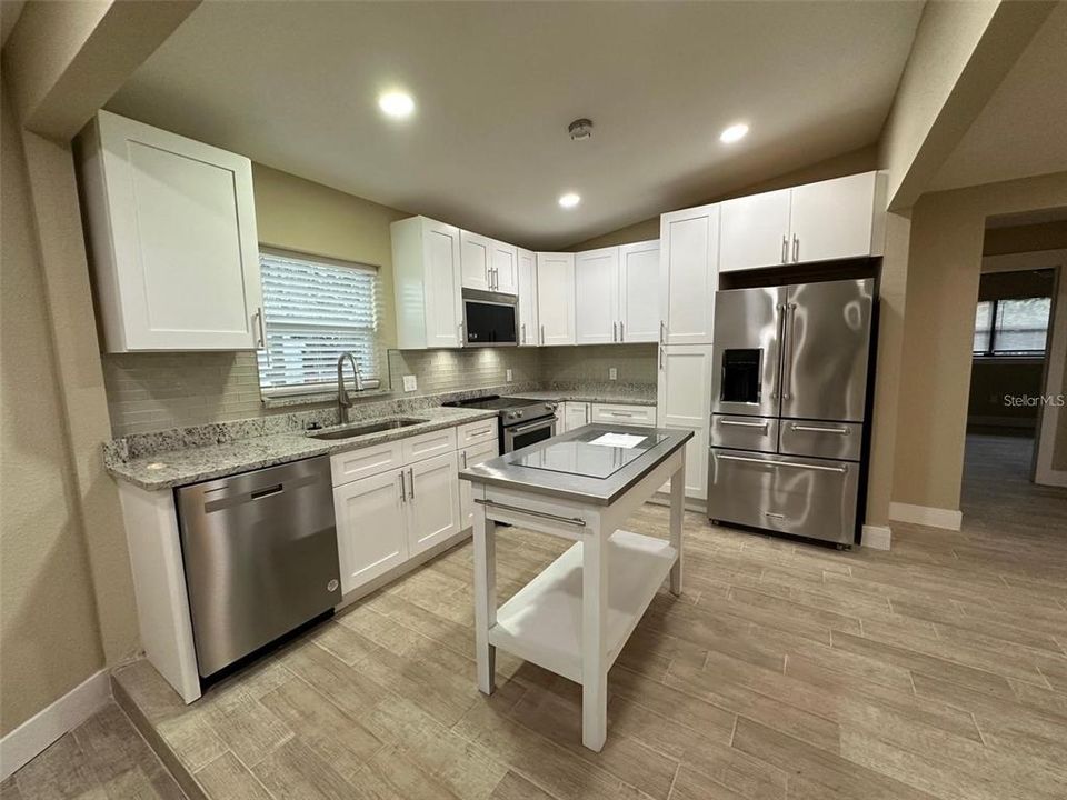 For Sale: $469,900 (2 beds, 1 baths, 1188 Square Feet)