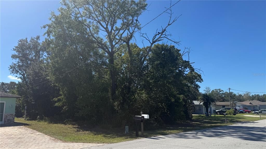 待售: $69,500 (0.23 acres)