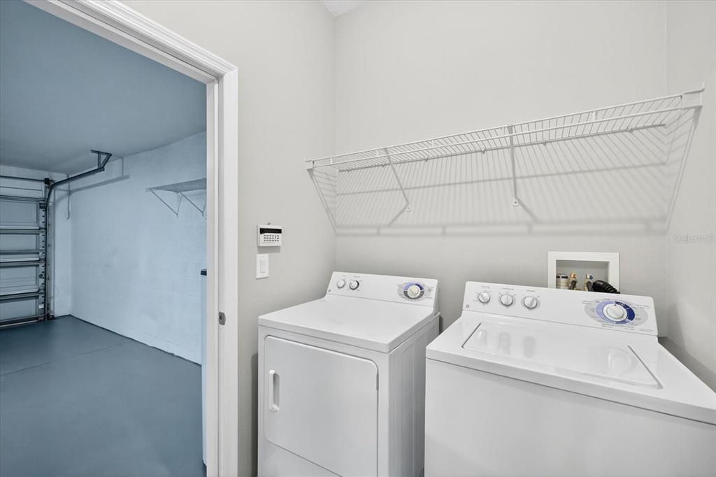 Active With Contract: $1,900 (3 beds, 2 baths, 1772 Square Feet)