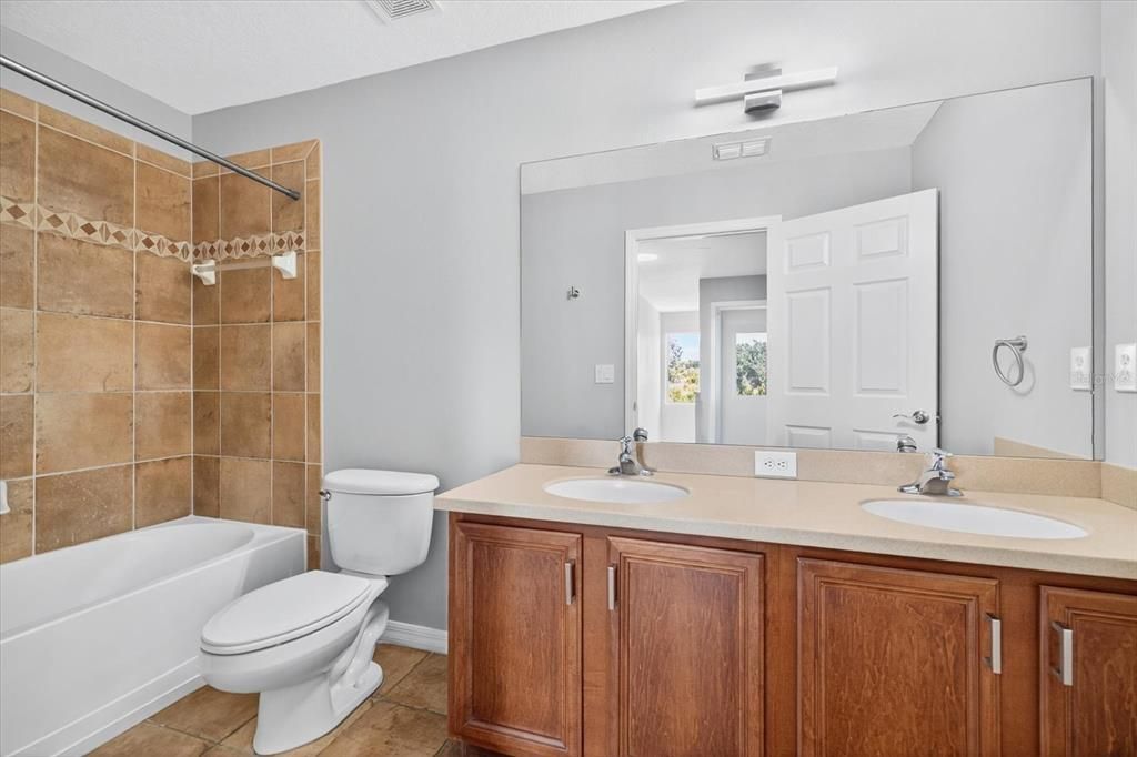 Active With Contract: $1,900 (3 beds, 2 baths, 1772 Square Feet)