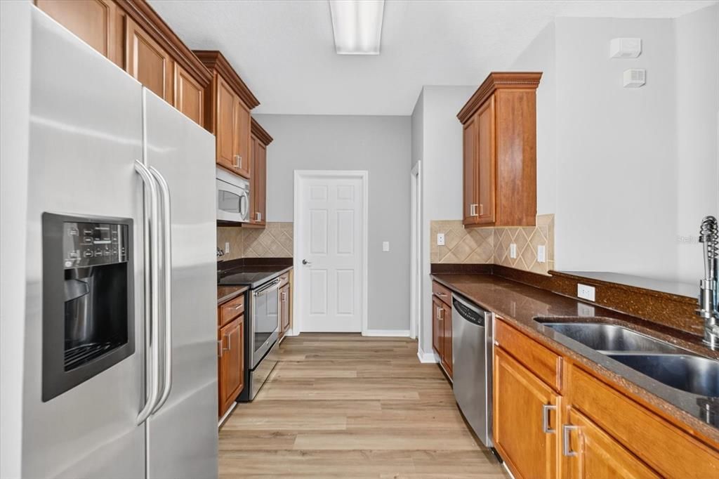 Active With Contract: $1,900 (3 beds, 2 baths, 1772 Square Feet)