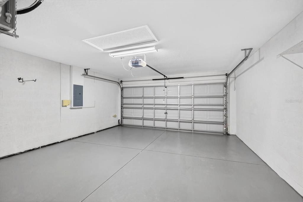 Active With Contract: $1,900 (3 beds, 2 baths, 1772 Square Feet)