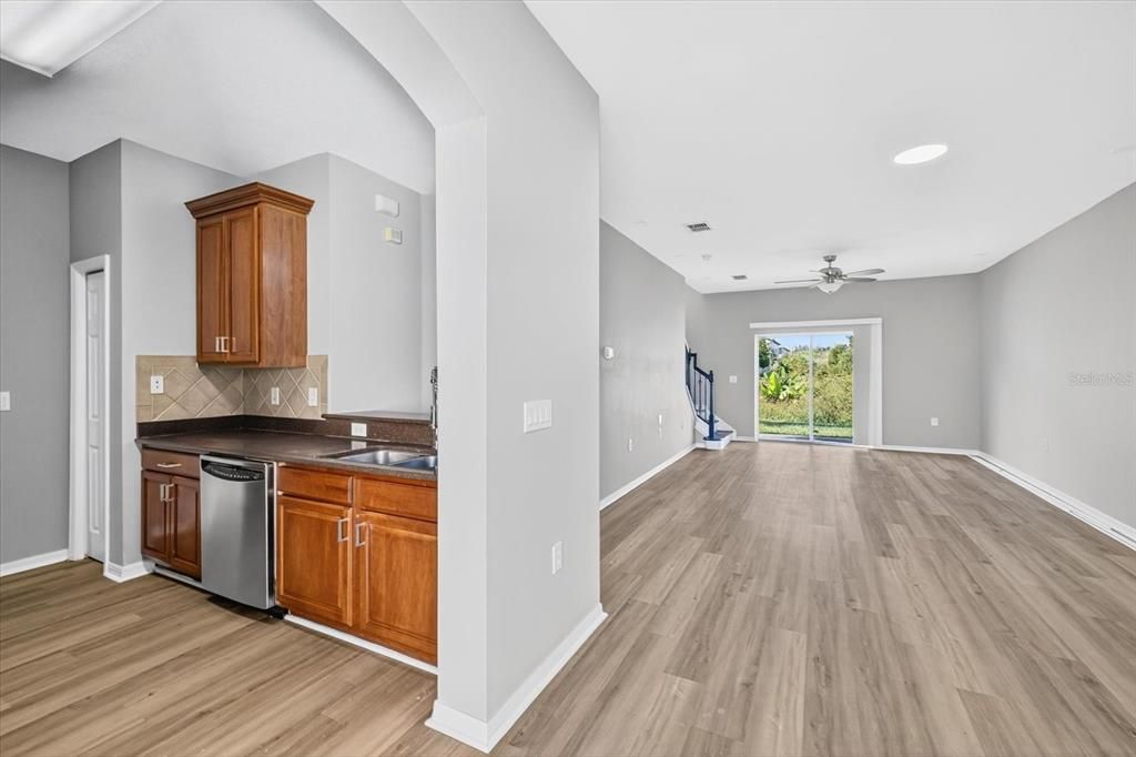 Active With Contract: $1,900 (3 beds, 2 baths, 1772 Square Feet)