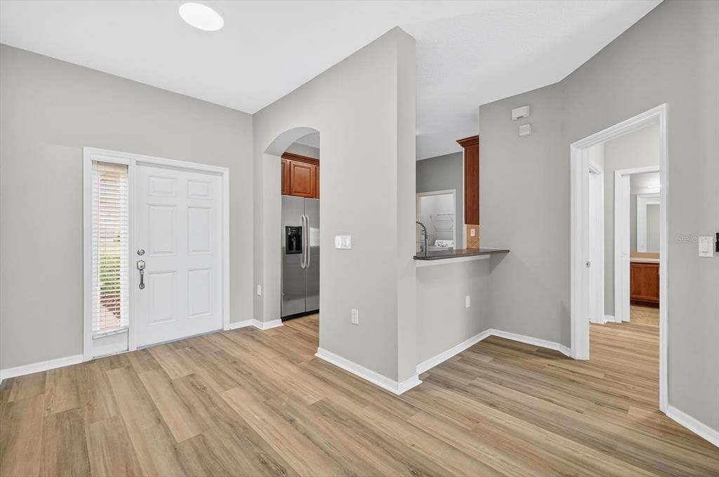 Active With Contract: $1,900 (3 beds, 2 baths, 1772 Square Feet)