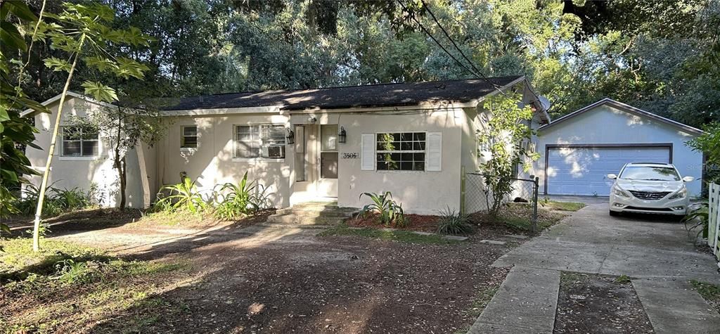 For Sale: $299,000 (2 beds, 1 baths, 1119 Square Feet)