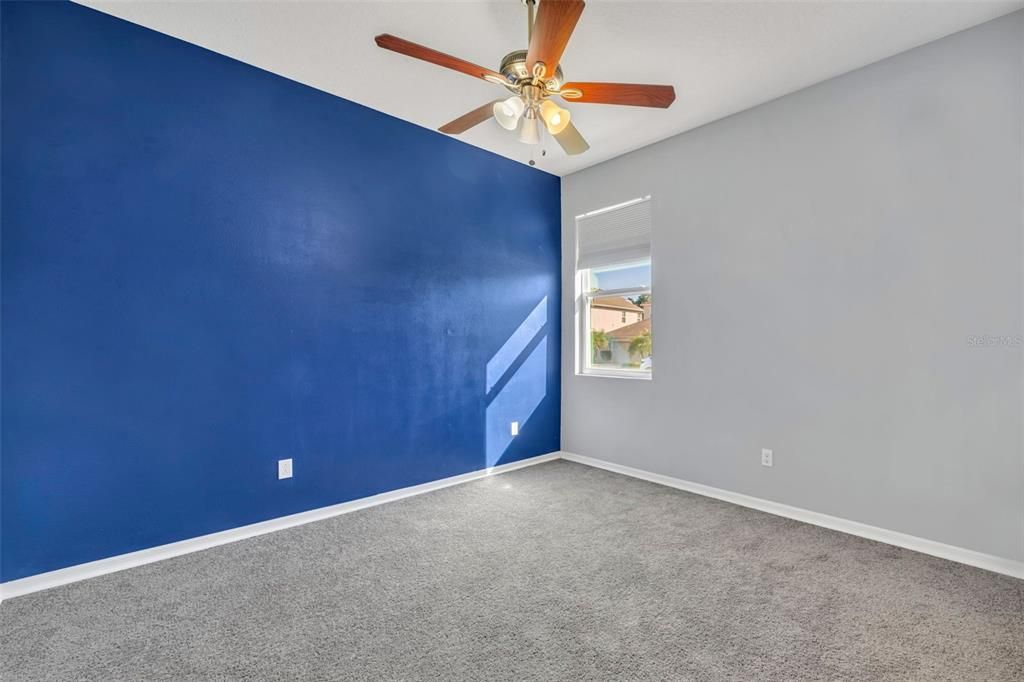 合同活跃: $525,000 (4 贝兹, 2 浴室, 1843 平方英尺)