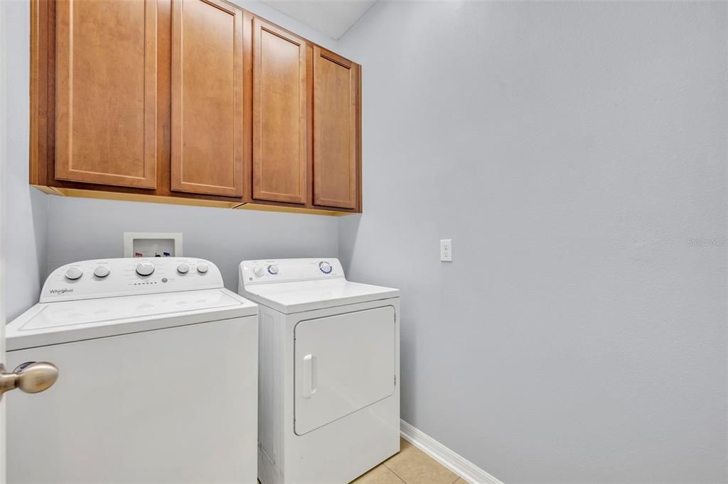 合同活跃: $525,000 (4 贝兹, 2 浴室, 1843 平方英尺)