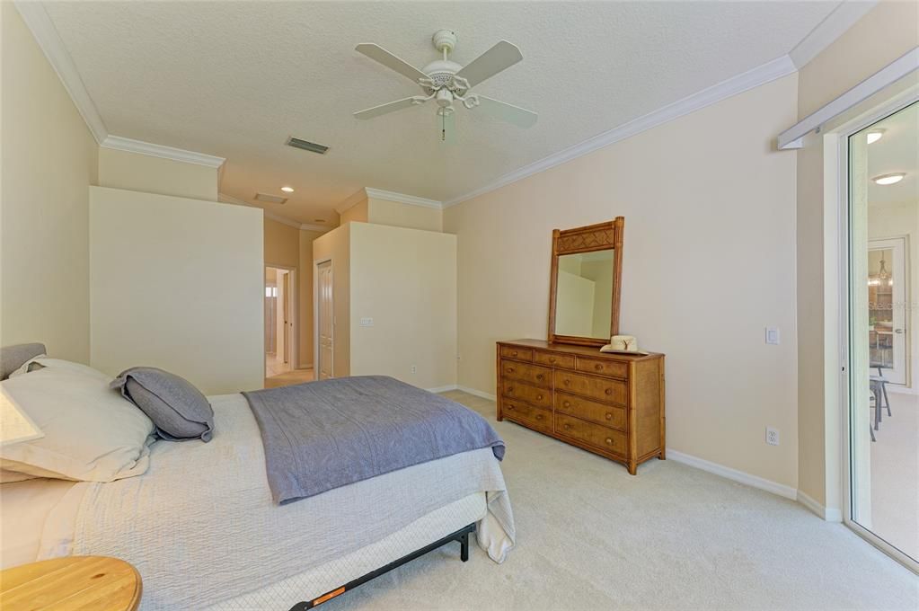 For Sale: $585,000 (4 beds, 2 baths, 2186 Square Feet)