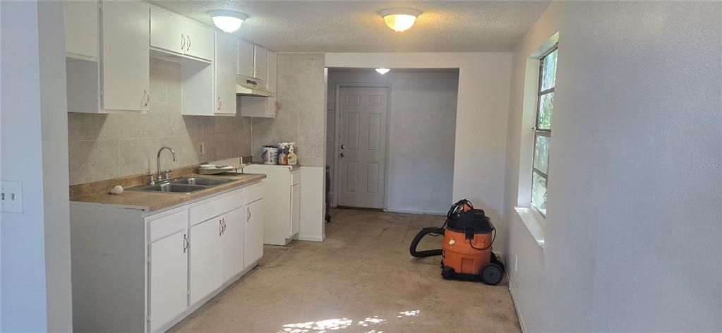 For Sale: $359,000 (4 beds, 0 baths, 1944 Square Feet)