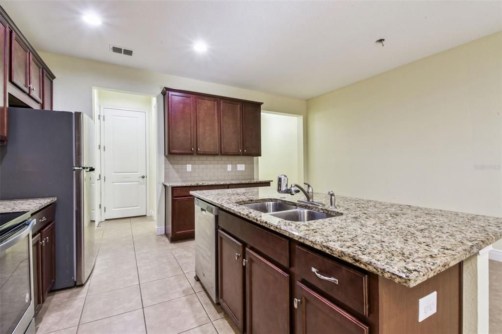 For Sale: $345,000 (3 beds, 2 baths, 1716 Square Feet)
