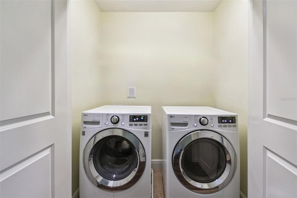 For Sale: $345,000 (3 beds, 2 baths, 1716 Square Feet)