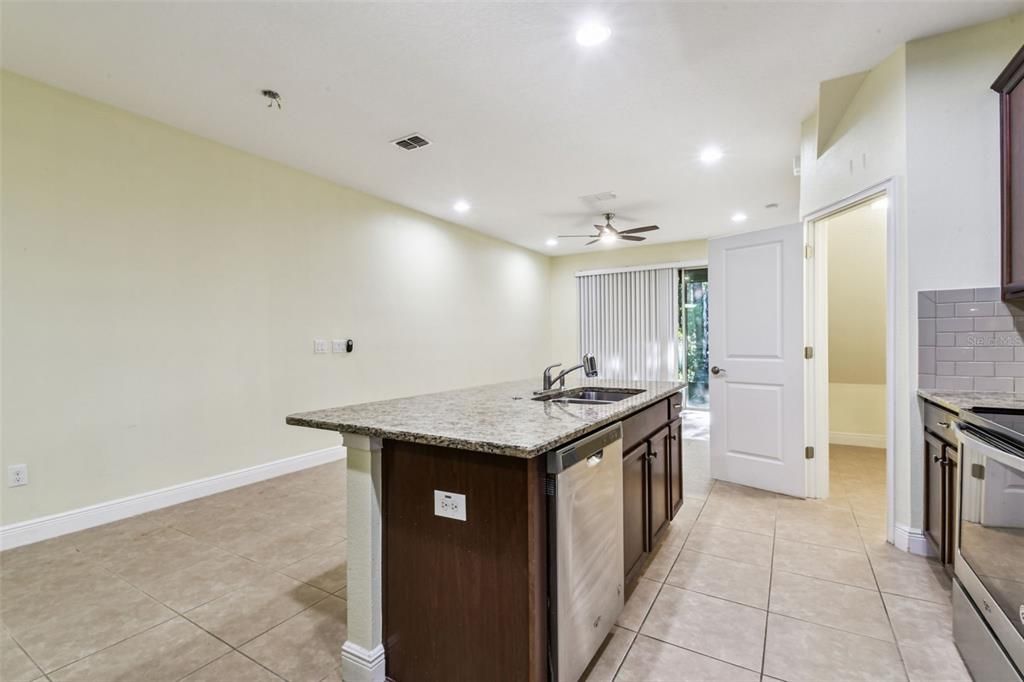 For Sale: $345,000 (3 beds, 2 baths, 1716 Square Feet)