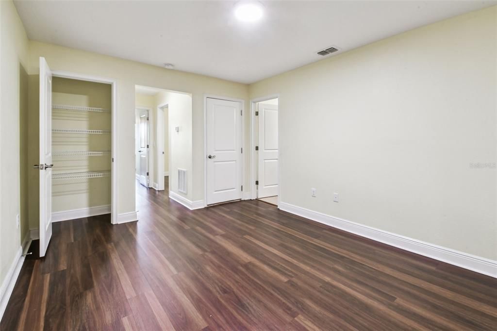 For Sale: $345,000 (3 beds, 2 baths, 1716 Square Feet)