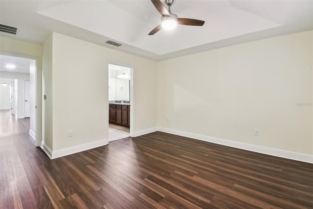 For Sale: $345,000 (3 beds, 2 baths, 1716 Square Feet)