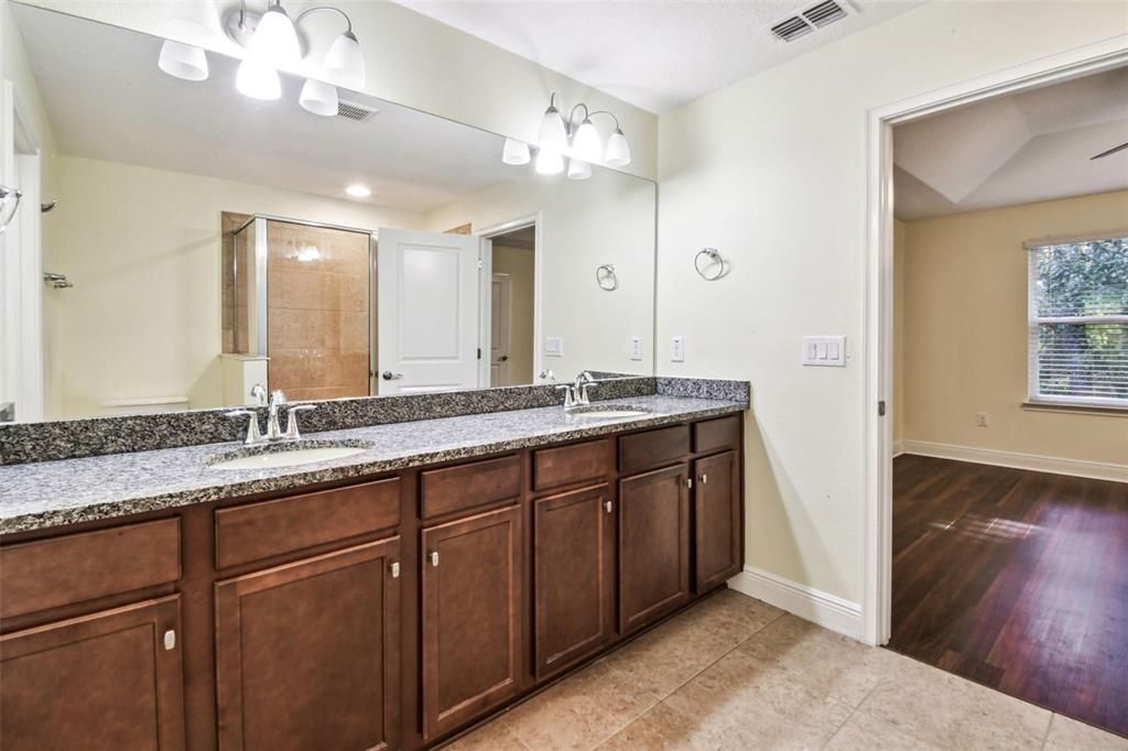For Sale: $345,000 (3 beds, 2 baths, 1716 Square Feet)