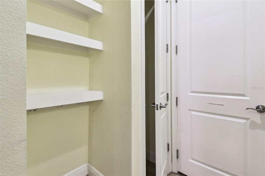 For Sale: $345,000 (3 beds, 2 baths, 1716 Square Feet)