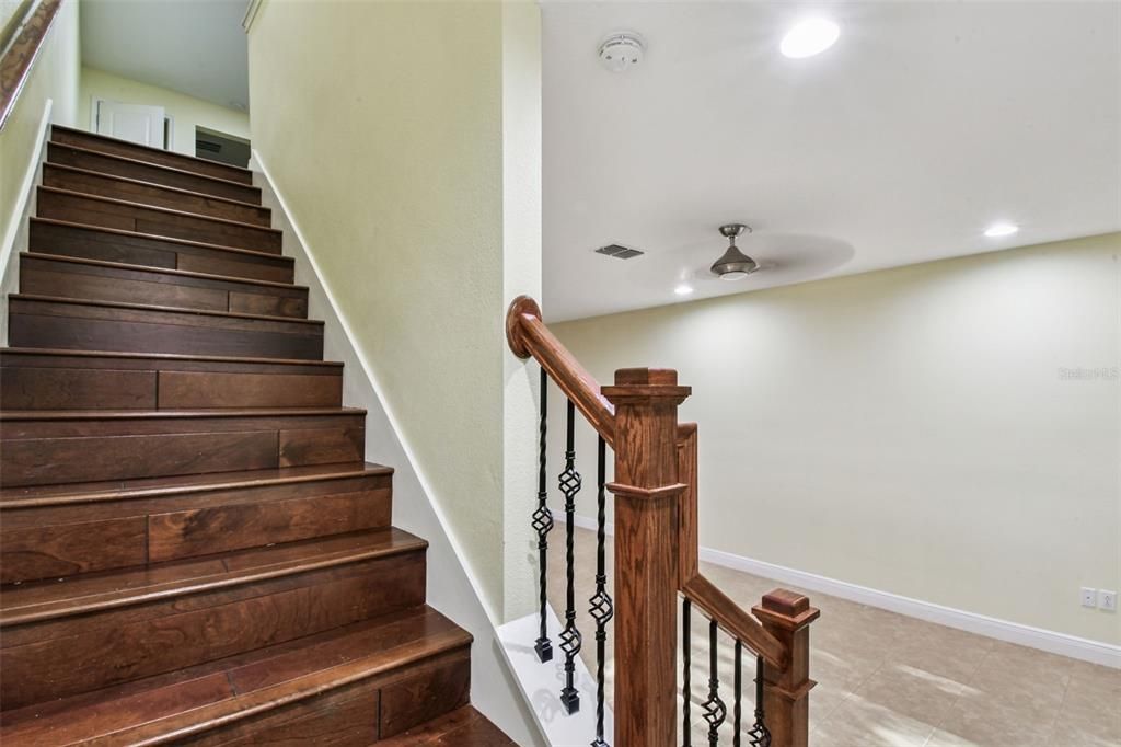 For Sale: $345,000 (3 beds, 2 baths, 1716 Square Feet)