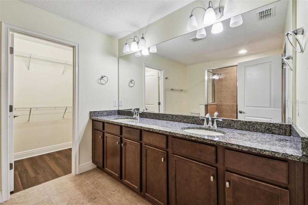 For Sale: $345,000 (3 beds, 2 baths, 1716 Square Feet)