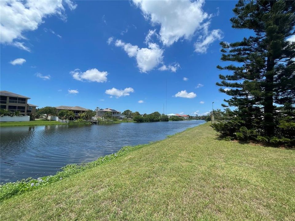 For Rent: $1,895 (2 beds, 2 baths, 1055 Square Feet)