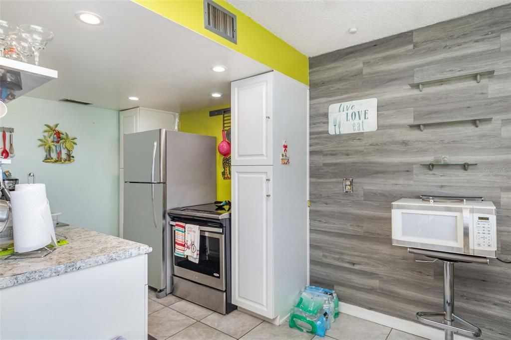 For Sale: $170,000 (2 beds, 2 baths, 970 Square Feet)