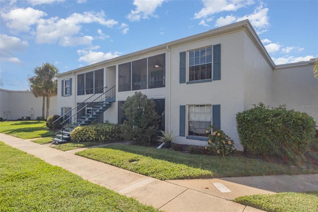 For Sale: $170,000 (2 beds, 2 baths, 970 Square Feet)