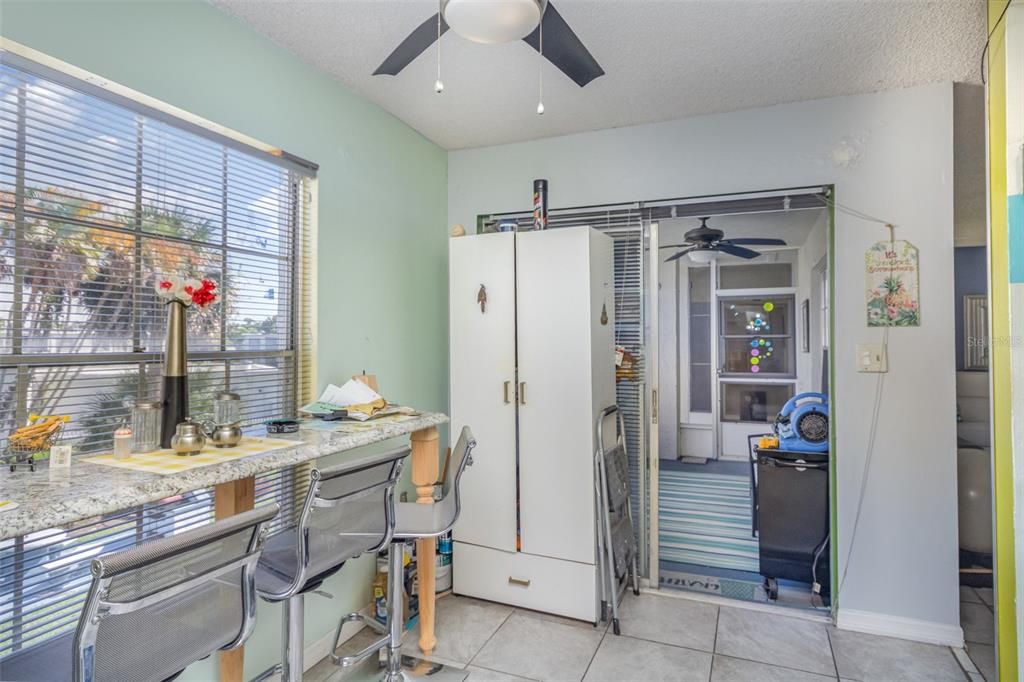 For Sale: $170,000 (2 beds, 2 baths, 970 Square Feet)
