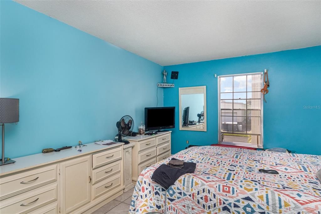 For Sale: $170,000 (2 beds, 2 baths, 970 Square Feet)