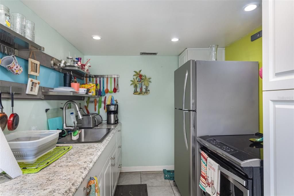 For Sale: $170,000 (2 beds, 2 baths, 970 Square Feet)