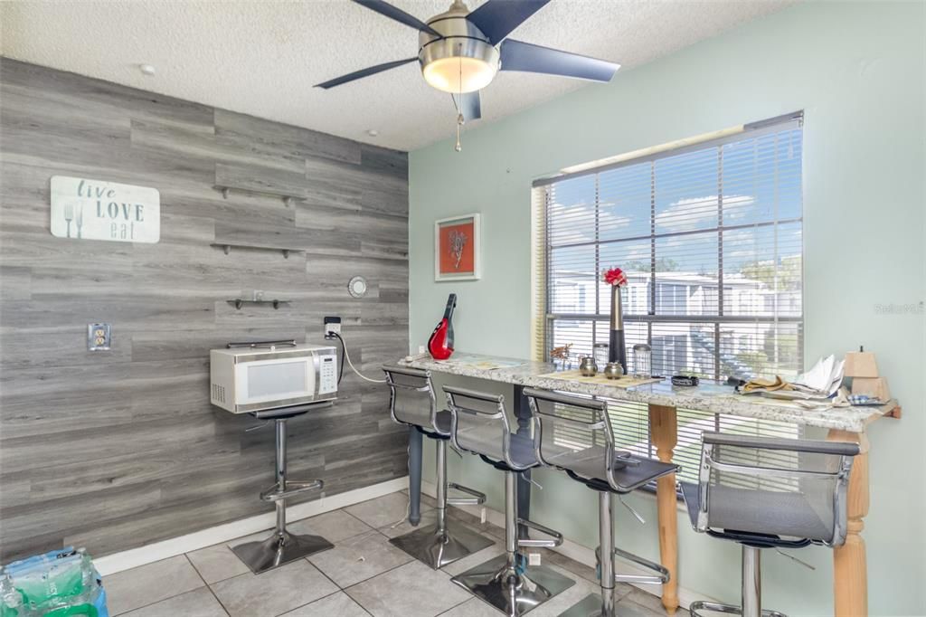 For Sale: $170,000 (2 beds, 2 baths, 970 Square Feet)