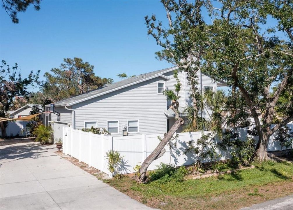 Recently Sold: $600,000 (4 beds, 3 baths, 3382 Square Feet)