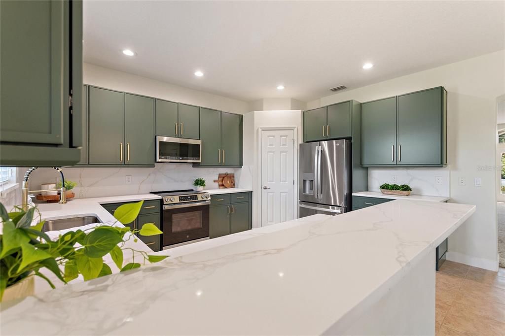 For Sale: $499,000 (4 beds, 3 baths, 2930 Square Feet)