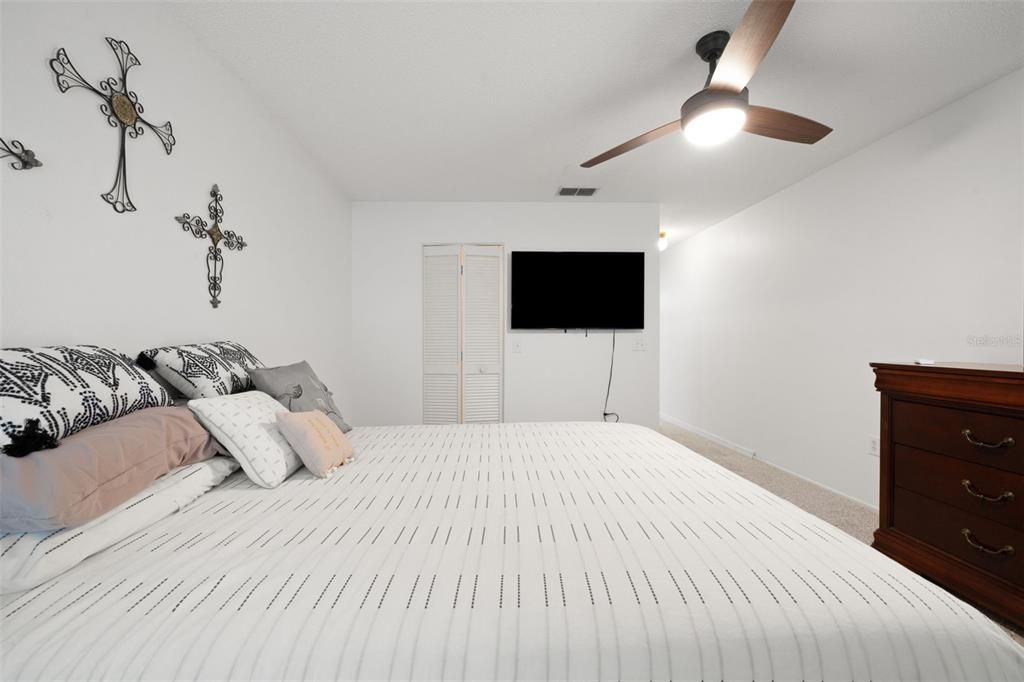 Под контрактом: $239,000 (2 спален, 2 ванн, 1674 Квадратных фут)