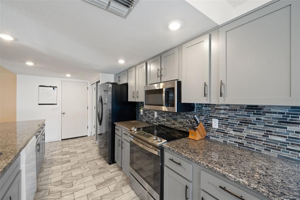 Под контрактом: $239,000 (2 спален, 2 ванн, 1674 Квадратных фут)