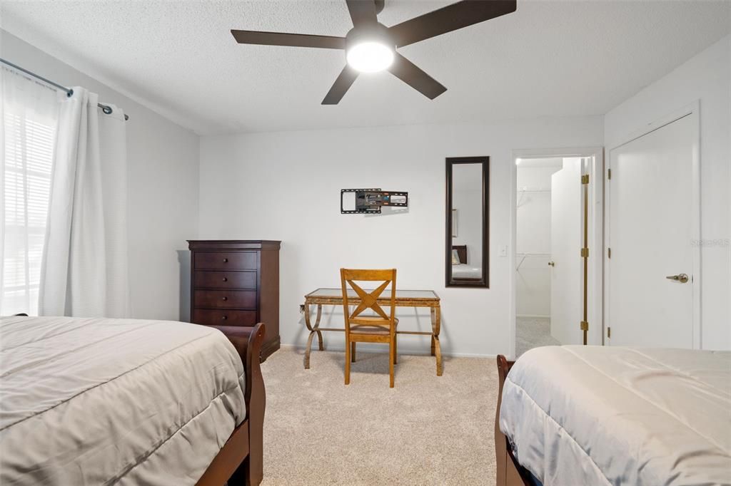 Под контрактом: $239,000 (2 спален, 2 ванн, 1674 Квадратных фут)