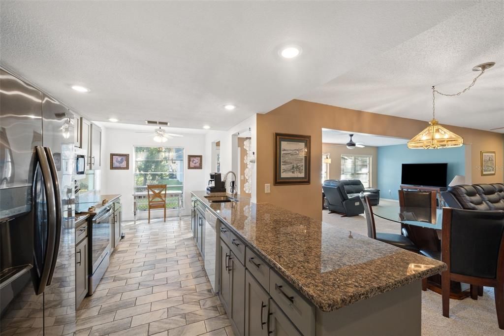 Под контрактом: $239,000 (2 спален, 2 ванн, 1674 Квадратных фут)