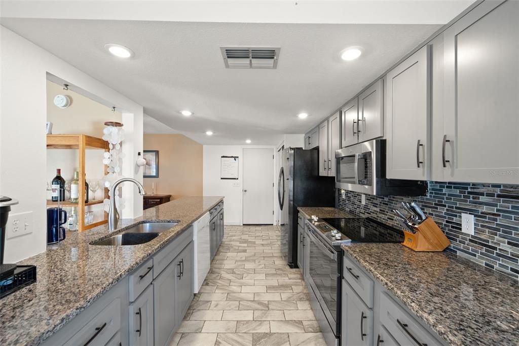 Под контрактом: $239,000 (2 спален, 2 ванн, 1674 Квадратных фут)