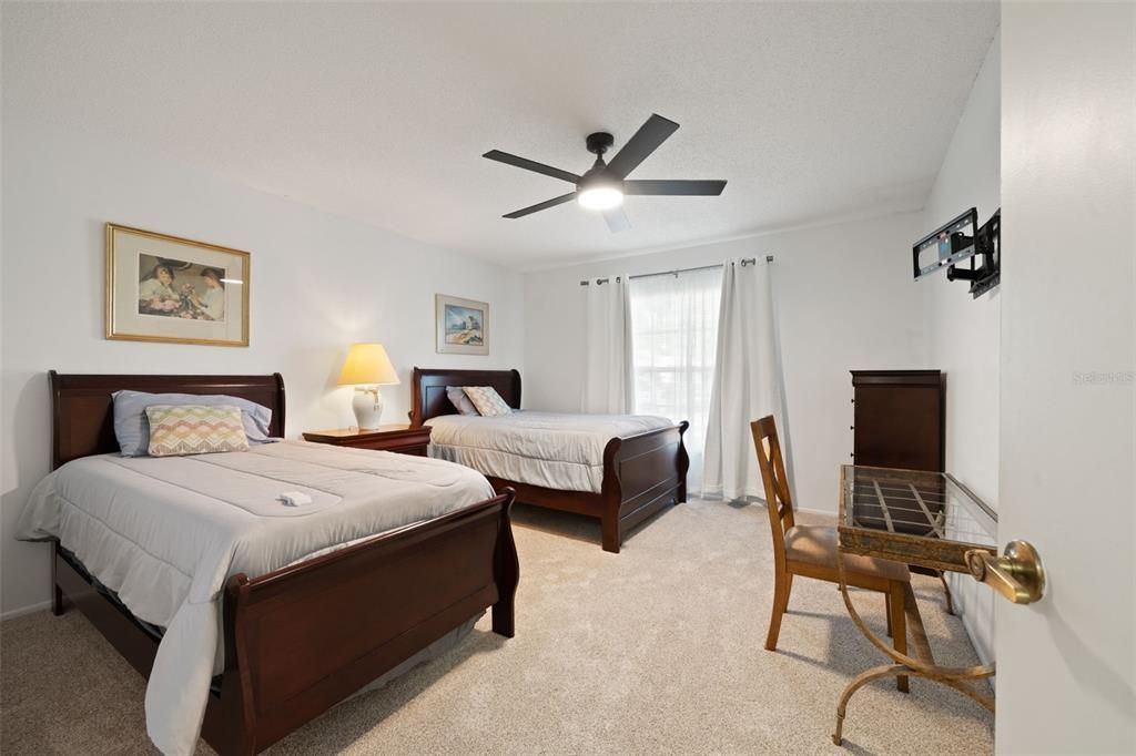 Под контрактом: $239,000 (2 спален, 2 ванн, 1674 Квадратных фут)