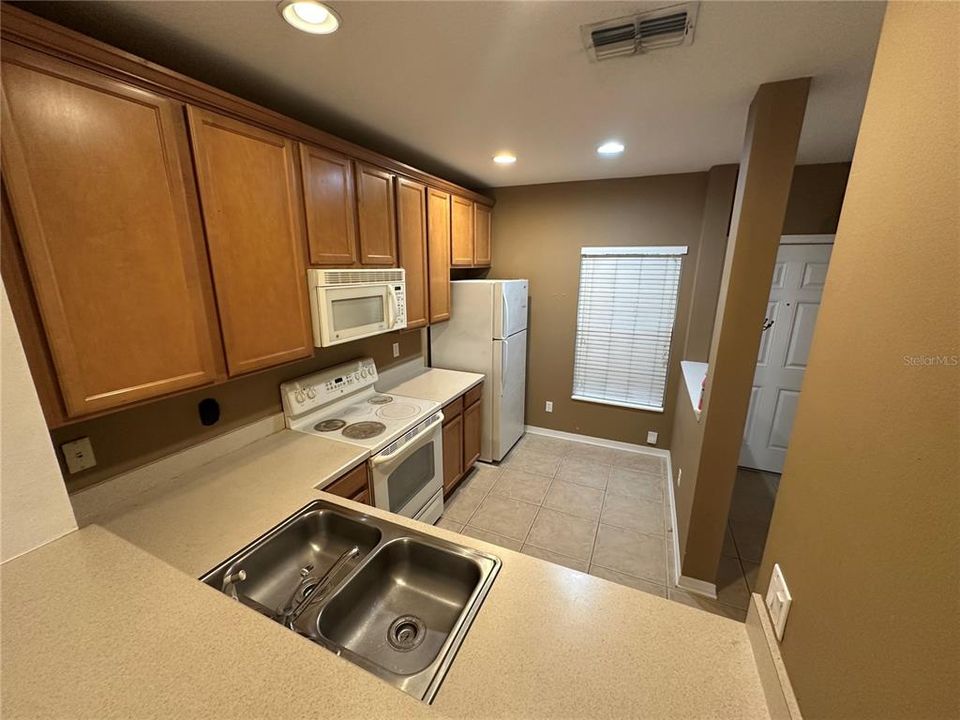 For Rent: $1,500 (2 beds, 2 baths, 987 Square Feet)
