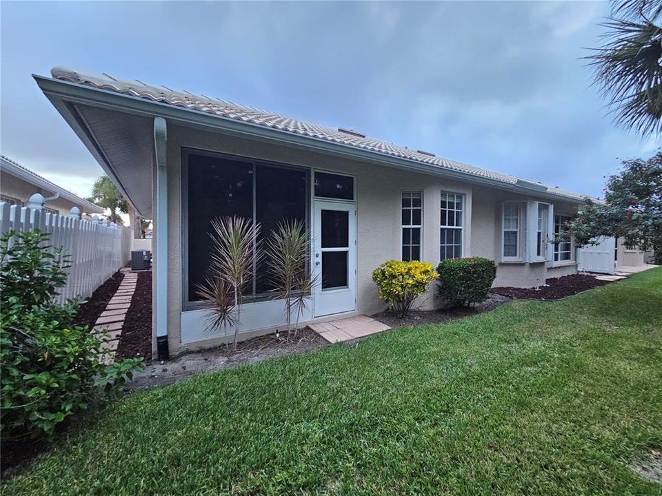 For Sale: $276,250 (2 beds, 2 baths, 1373 Square Feet)