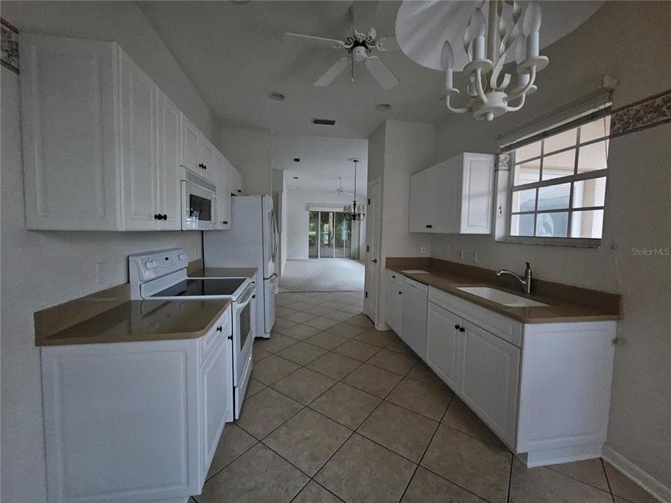 For Sale: $276,250 (2 beds, 2 baths, 1373 Square Feet)