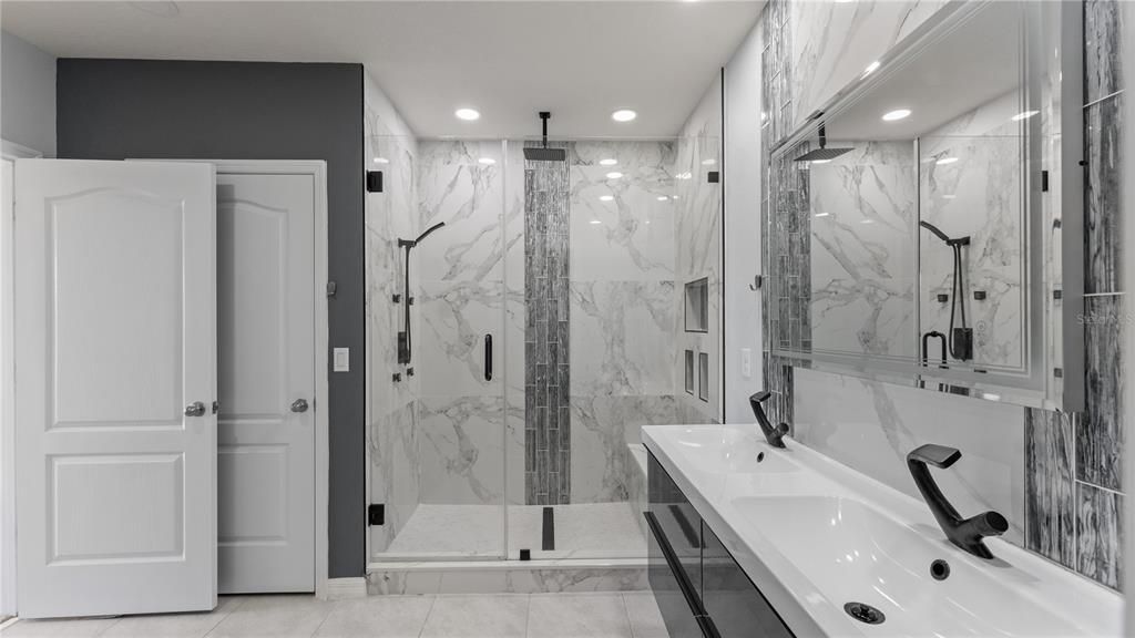 For Rent: $2,700 (5 beds, 3 baths, 2841 Square Feet)