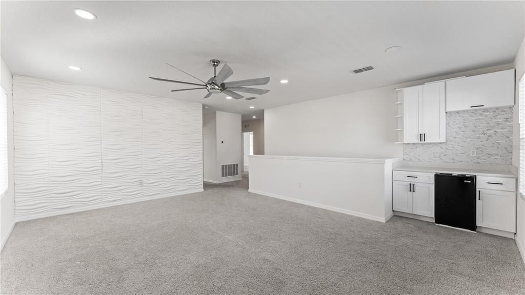 For Rent: $2,700 (5 beds, 3 baths, 2841 Square Feet)