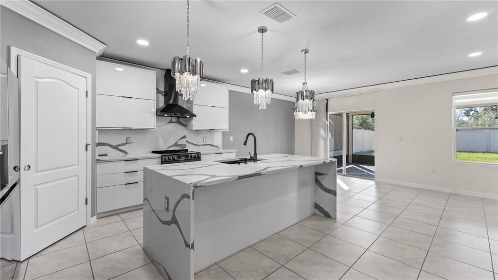 For Rent: $2,700 (5 beds, 3 baths, 2841 Square Feet)