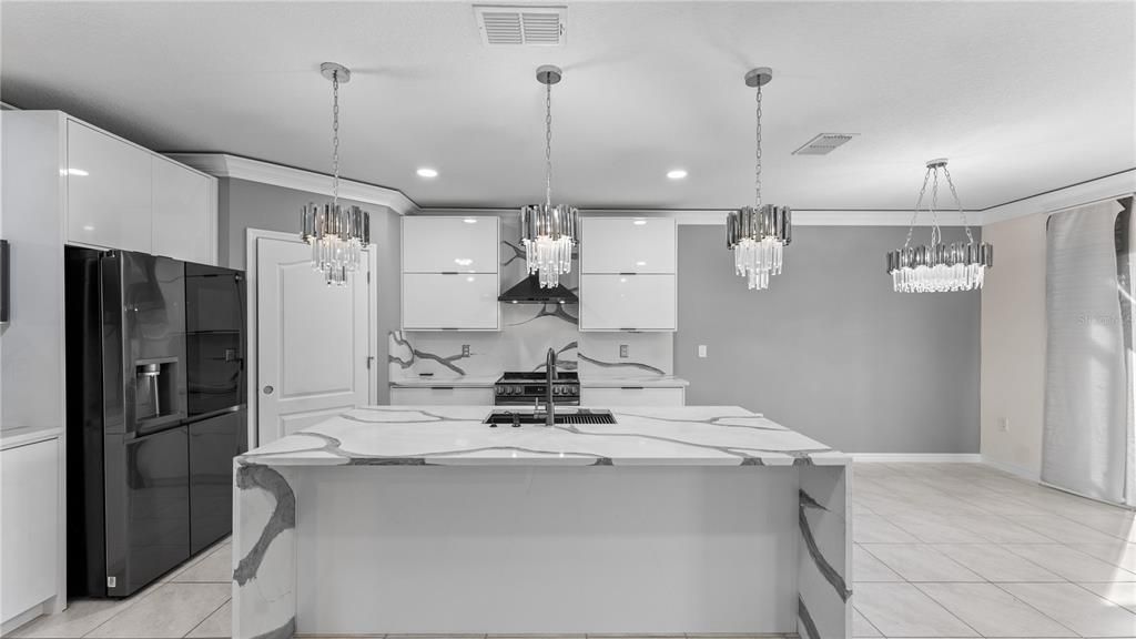 For Rent: $2,700 (5 beds, 3 baths, 2841 Square Feet)